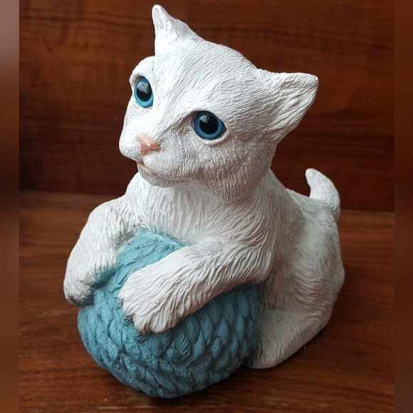 1970s Vintage 7" Blue Eyed Kitten - Picture 2 of 7